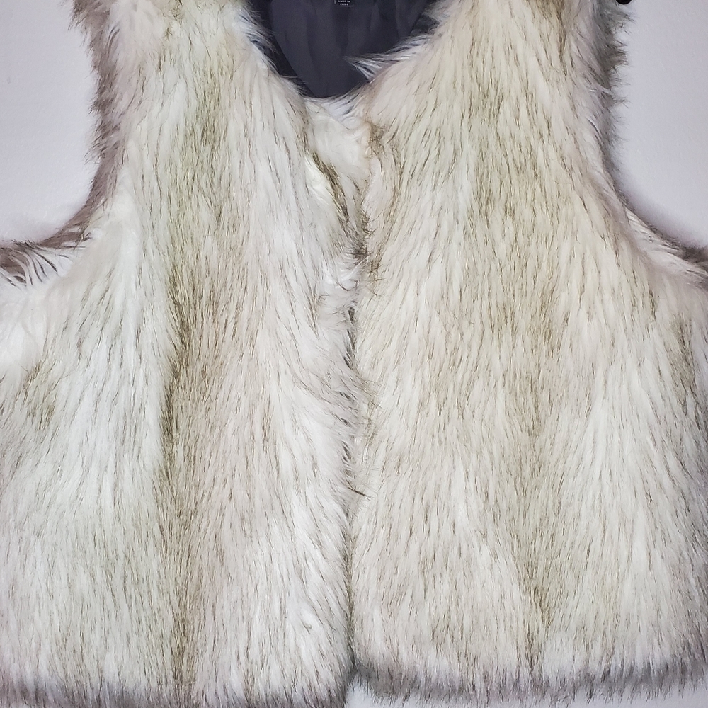 Mossimo XXL white faux fur vest